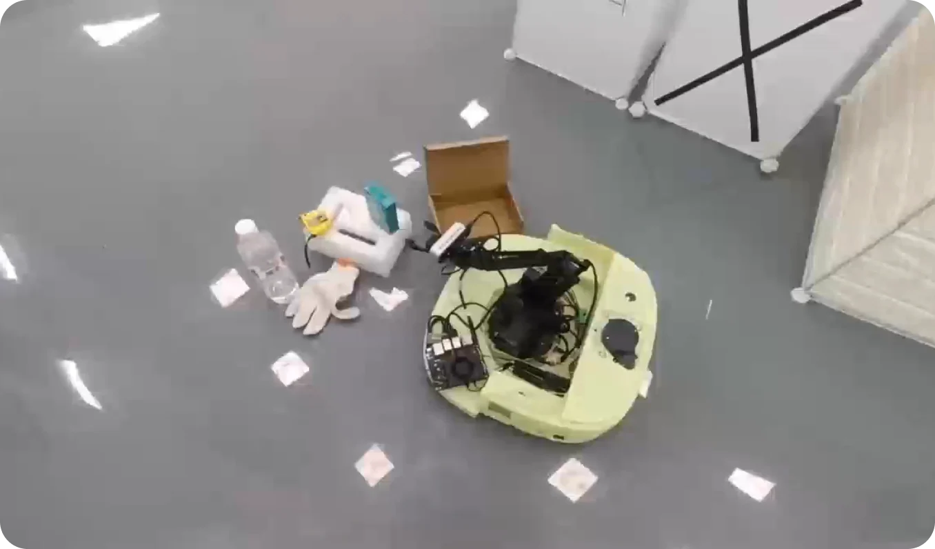 机器臂收纳杂物